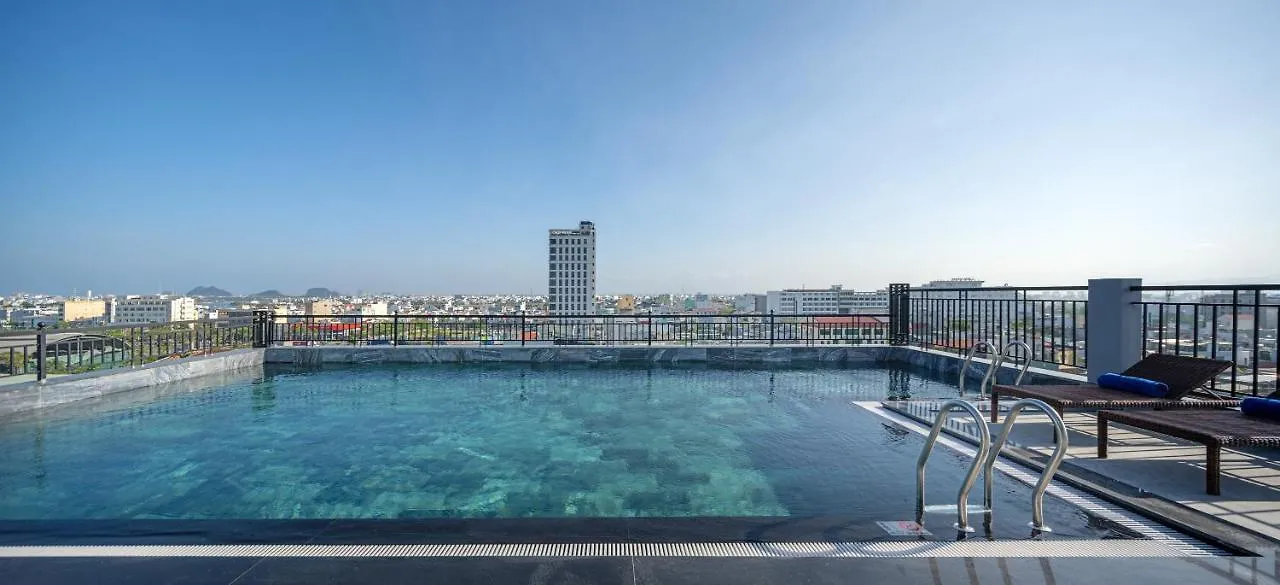 Tan Phuong Nam Hotel & Apartment Da Nang